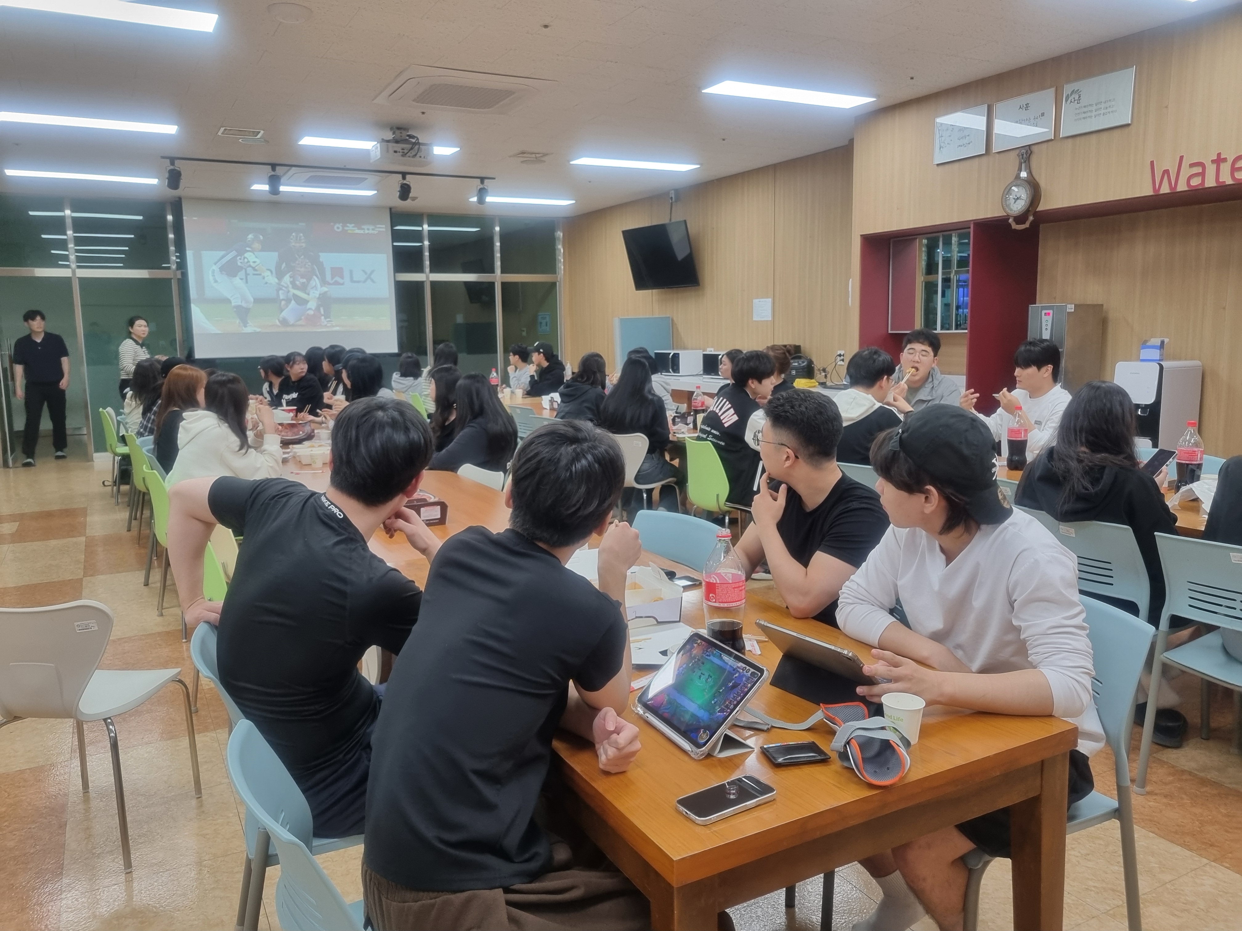 영화시청 및 간식행사 1